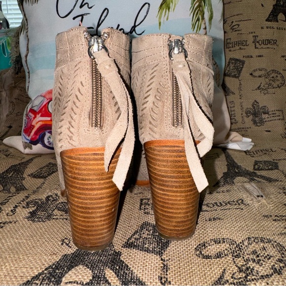 Coach Tan Leather Suede Booties Size 7 
Excellent Condition - Picture 6 of 11